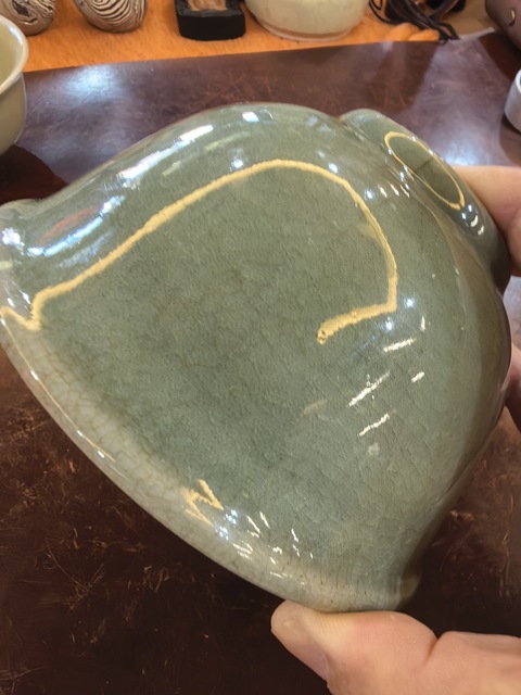 古玩陶瓷龍泉青瓷刻魚紋茶碗真品鑒賞圖