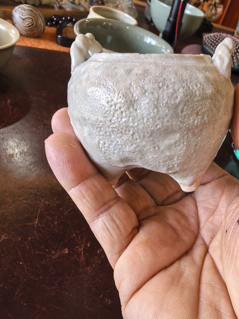 古玩陶瓷卵白釉雙耳三足爐真品鑒賞圖