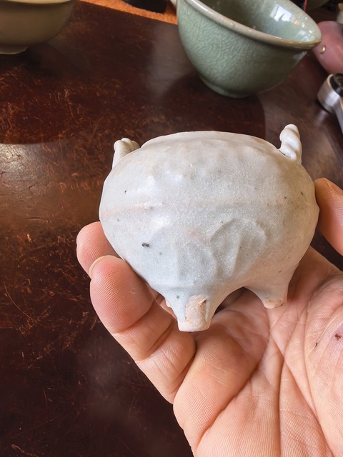 古玩陶瓷卵白釉雙耳三足爐真品鑒賞圖
