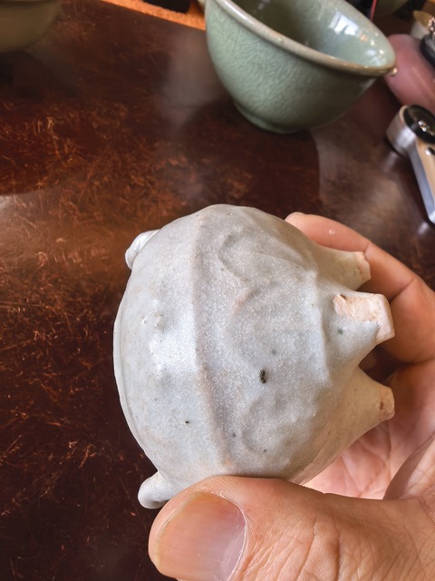 古玩陶瓷卵白釉雙耳三足爐真品鑒賞圖