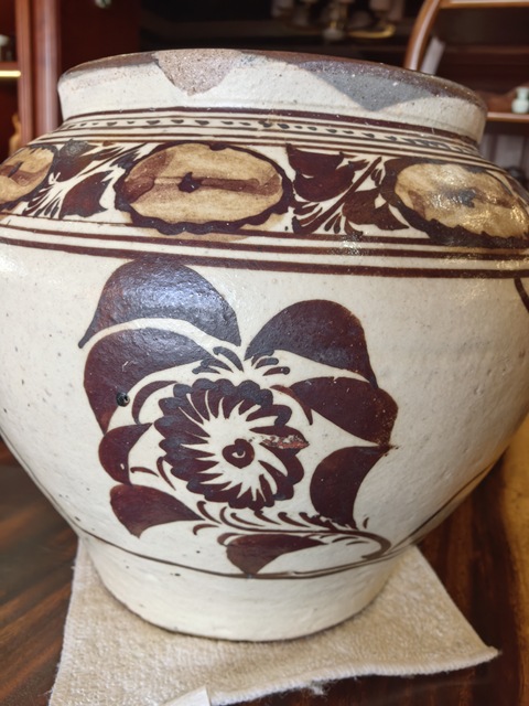 古玩陶瓷磁州窯系鶴壁窯白地褐彩花卉罐真品鑒賞圖