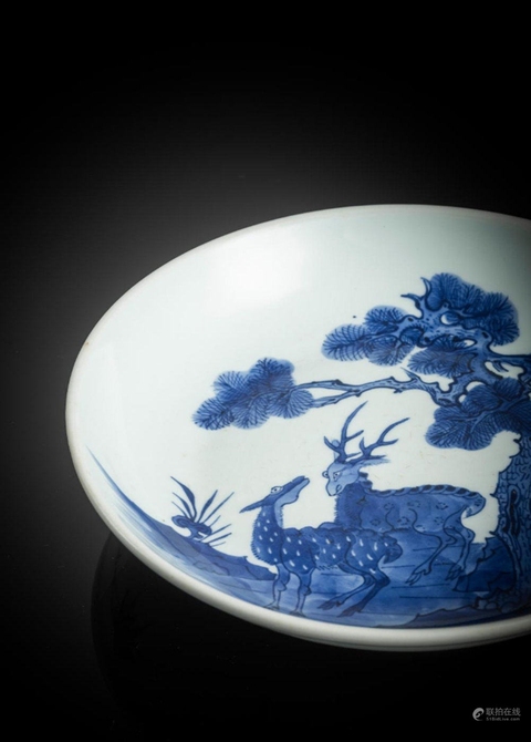 古玩陶瓷松鹿紋青花盤真品鑒賞圖