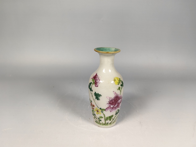 古玩陶瓷清中粉彩花卉紋觀音瓶真品鑒賞圖