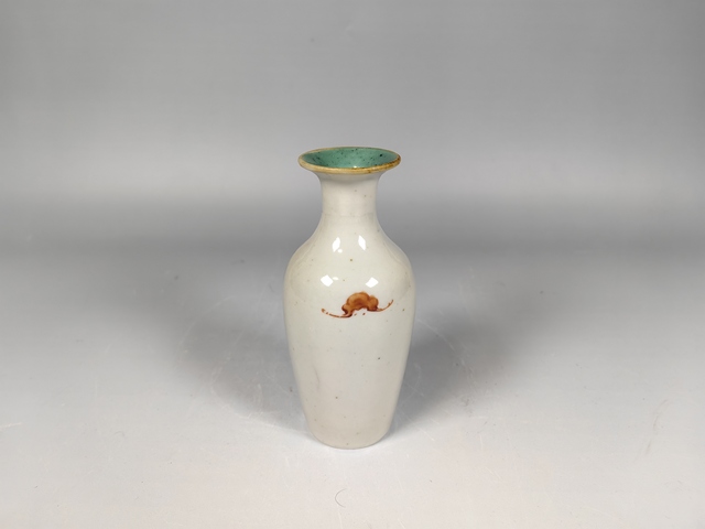 古玩陶瓷清中粉彩花卉紋觀音瓶真品鑒賞圖