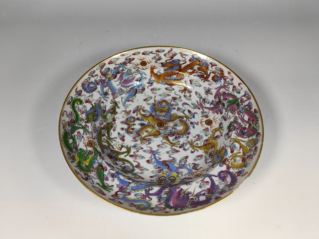 古玩陶瓷晚清民國粉彩九龍紋賞盤真品鑒賞圖