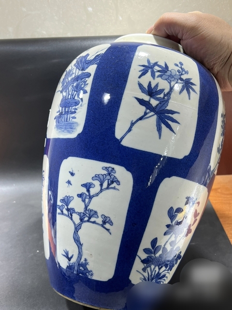 古玩陶瓷灑藍(lán)開光青花花卉紋罐真品鑒賞圖