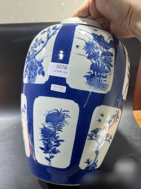 古玩陶瓷灑藍(lán)開光青花花卉紋罐真品鑒賞圖