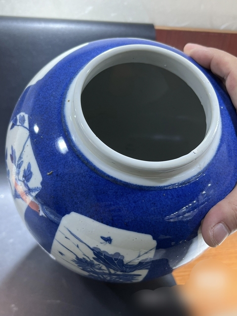 古玩陶瓷灑藍(lán)開光青花花卉紋罐真品鑒賞圖