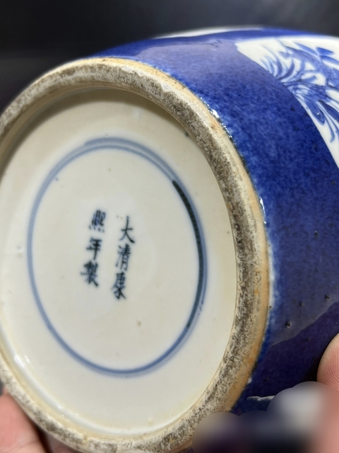 古玩陶瓷灑藍(lán)開光青花花卉紋罐真品鑒賞圖