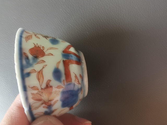 古玩陶瓷清早期青花礬紅花卉紋杯真品鑒賞圖