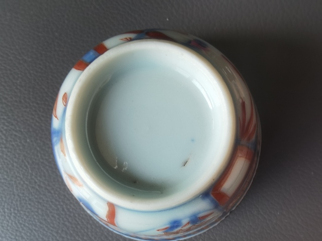 古玩陶瓷清早期青花礬紅花卉紋杯真品鑒賞圖