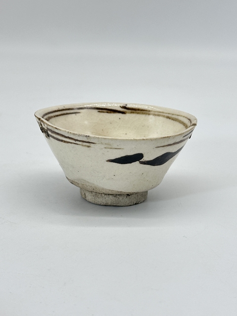 古玩陶瓷磁州窯白釉褐彩花卉紋碗真品鑒賞圖