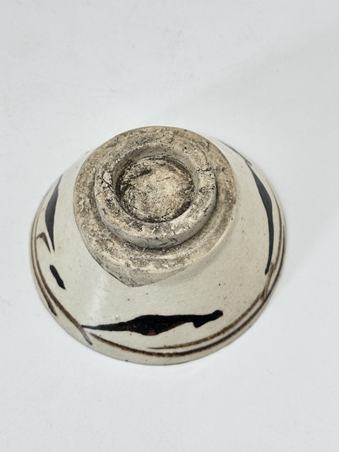 古玩陶瓷磁州窯白釉褐彩花卉紋碗真品鑒賞圖