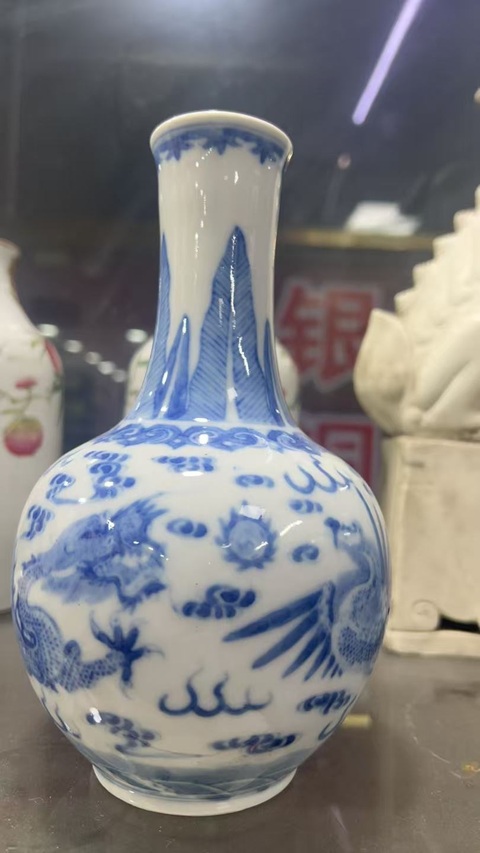 古玩陶瓷青花龍鳳紋膽瓶真品鑒賞圖