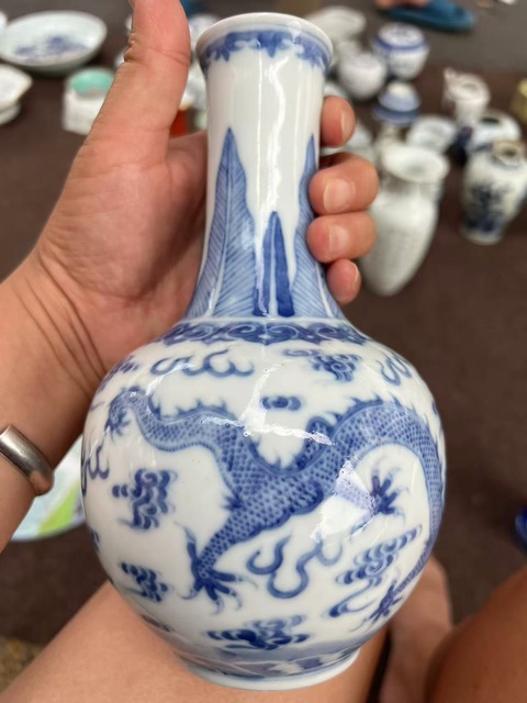 古玩陶瓷青花龍鳳紋膽瓶真品鑒賞圖