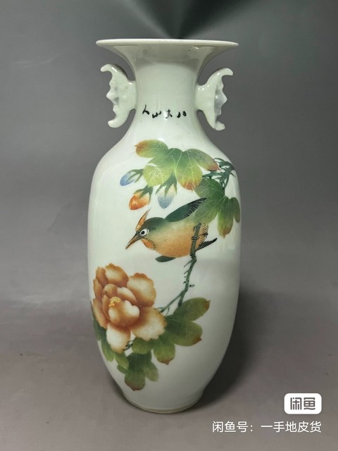 古玩陶瓷民國粉彩花鳥紋雙耳瓶真品鑒賞圖