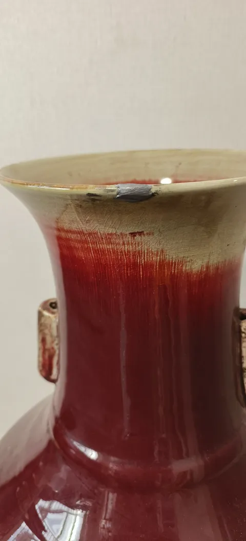 古玩陶瓷紅釉貫耳瓶真品鑒賞圖