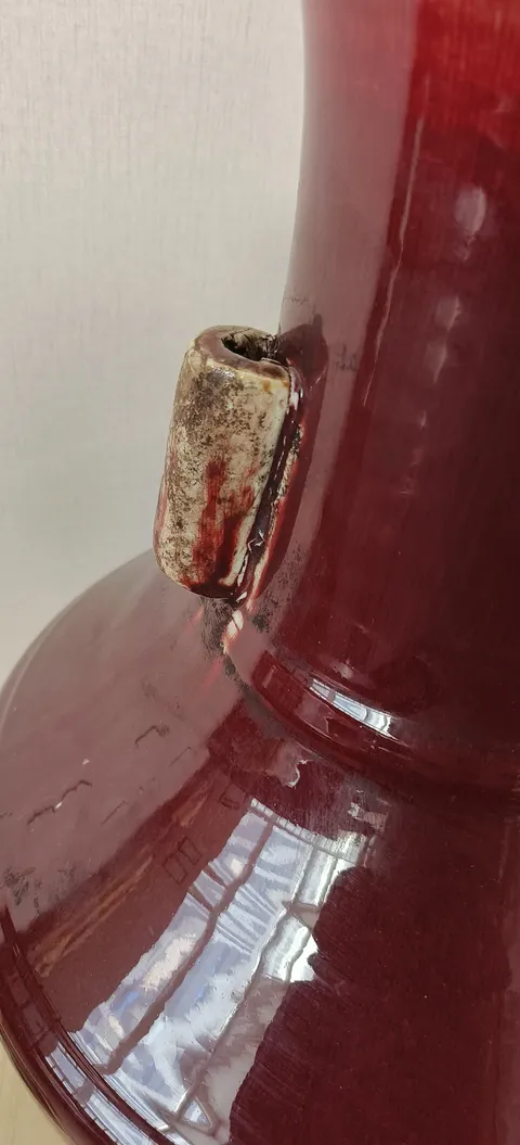 古玩陶瓷紅釉貫耳瓶真品鑒賞圖