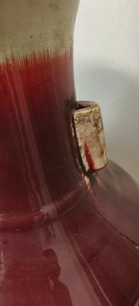 古玩陶瓷紅釉貫耳瓶真品鑒賞圖