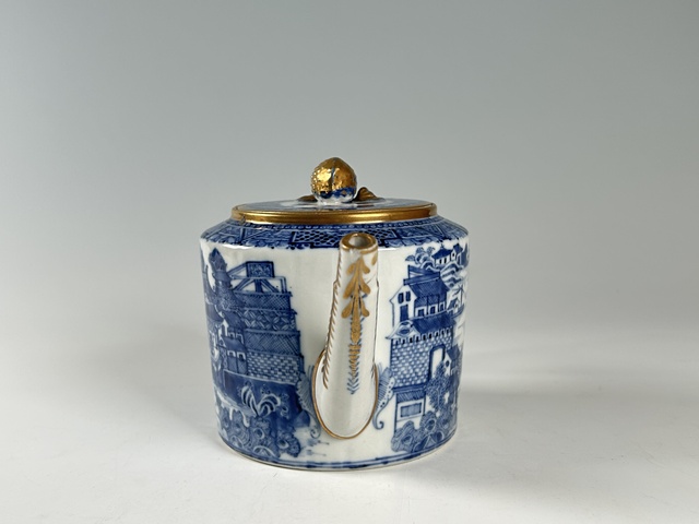 古玩陶瓷清中期·青花山水樓閣紋茶壺真品鑒賞圖