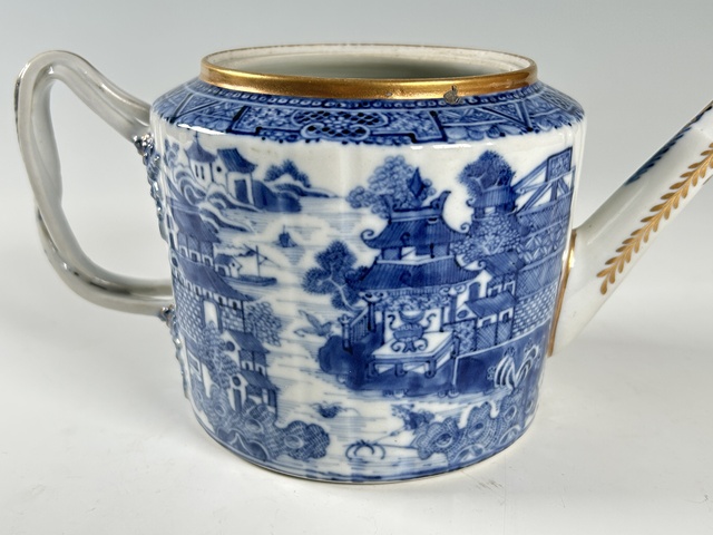 古玩陶瓷清中期·青花山水樓閣紋茶壺真品鑒賞圖