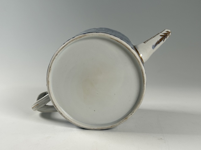 古玩陶瓷清中期·青花山水樓閣紋茶壺真品鑒賞圖