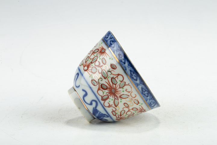 古玩陶瓷清末民初·青花加彩花卉紋玲瓏瓷杯真品鑒賞圖