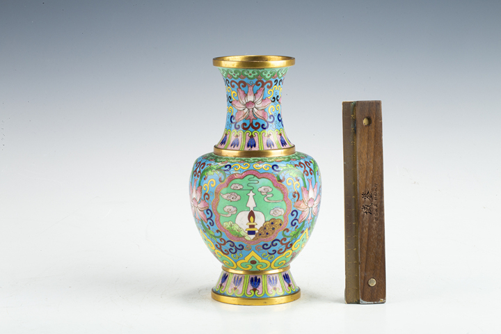 古玩銅器創(chuàng)匯·銅胎掐絲琺瑯風(fēng)景花卉紋瓶真品鑒賞圖