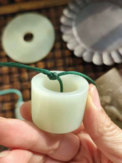 古玩玉器扳指真品鑒賞圖