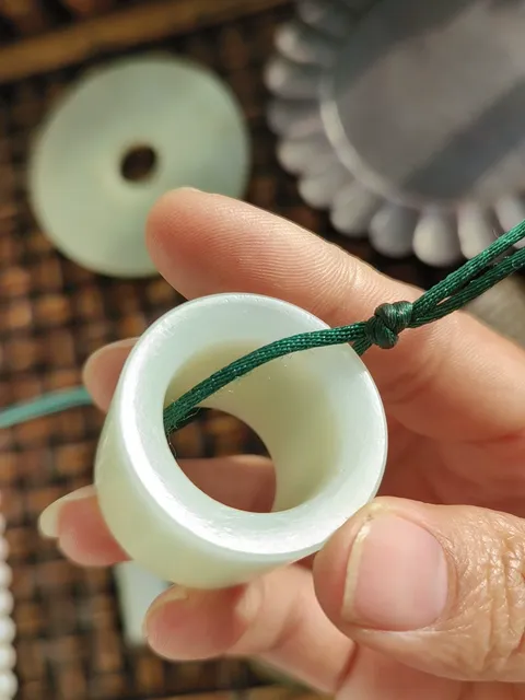 古玩玉器扳指真品鑒賞圖