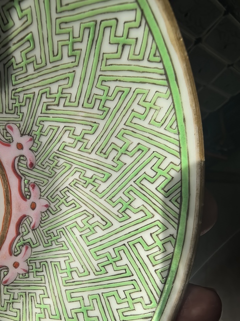 古玩陶瓷粉彩錦地壽字紋盤真品鑒賞圖