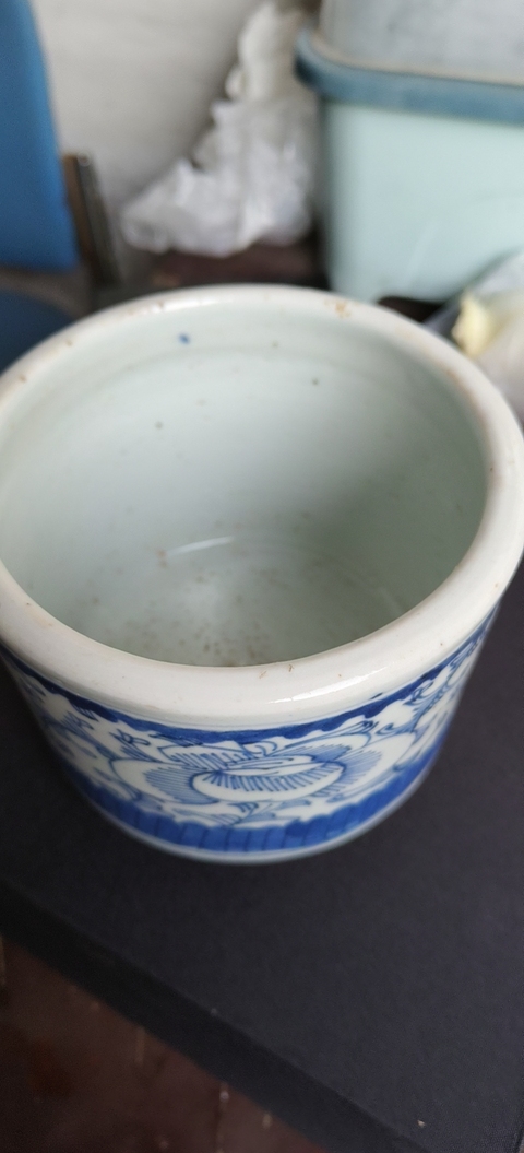 古玩陶瓷纏枝花卉紋青花三足筒式香爐真品鑒賞圖