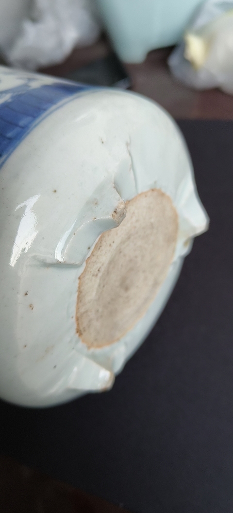 古玩陶瓷纏枝花卉紋青花三足筒式香爐真品鑒賞圖