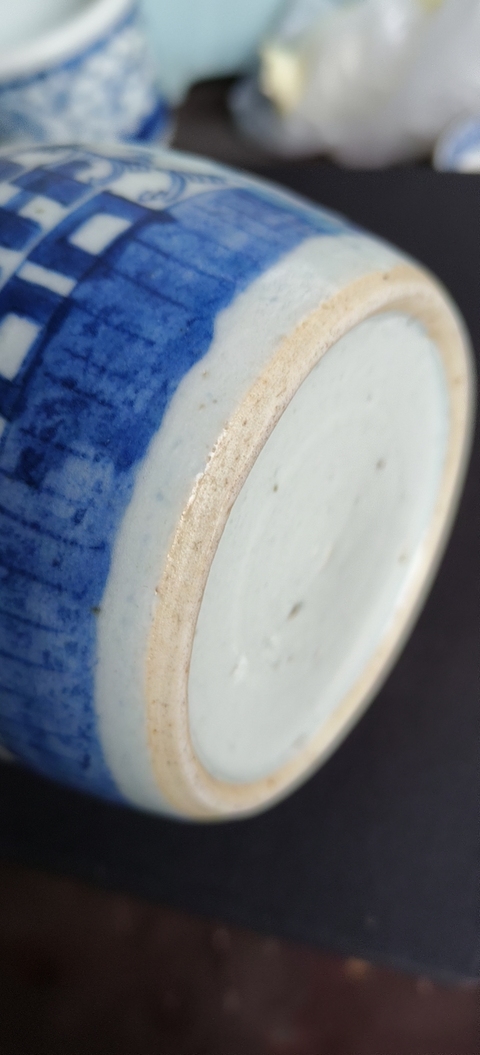 古玩陶瓷纏枝花囍字紋青花罐真品鑒賞圖