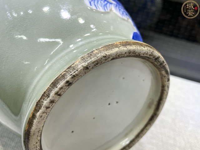 古玩陶瓷豆青青花山水紋雙耳瓶真品鑒賞圖