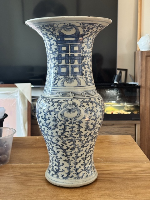 古玩陶瓷纏枝花囍字紋青花花觚真品鑒賞圖