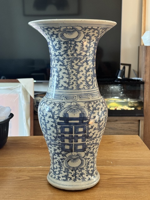 古玩陶瓷纏枝花囍字紋青花花觚真品鑒賞圖