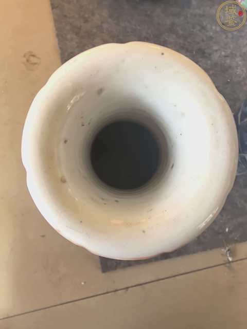 古玩陶瓷粉彩麻姑獻壽圖花口瓶真品鑒賞圖