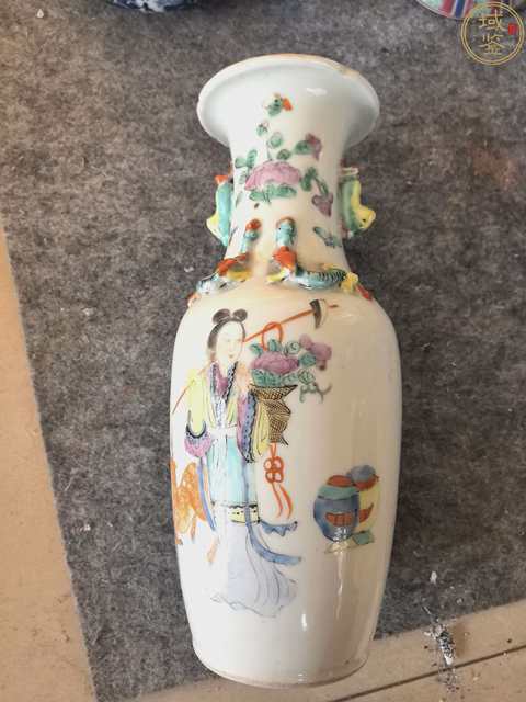 古玩陶瓷粉彩麻姑獻壽圖花口瓶真品鑒賞圖