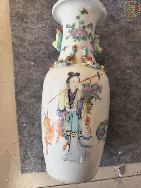 古玩陶瓷粉彩麻姑獻壽圖花口瓶真品鑒賞圖