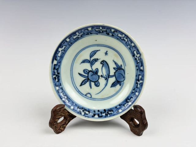 古玩陶瓷明萬歷·青花花鳥瑞果紋盤拍賣，當(dāng)前價(jià)格99元