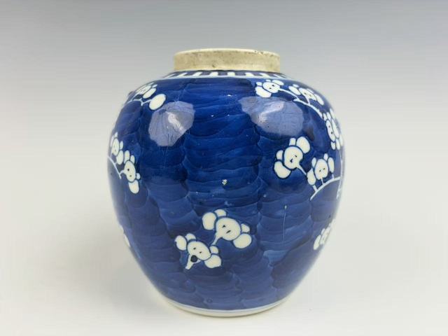 古玩陶瓷清晚期·青花留白折枝大冰梅罐拍賣，當(dāng)前價(jià)格499元