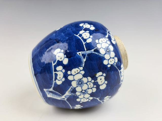 古玩陶瓷清晚期·青花留白折枝大冰梅罐拍賣，當(dāng)前價(jià)格499元