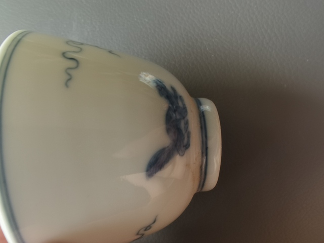 古玩陶瓷清晚期青花松鼠葡萄紋杯真品鑒賞圖