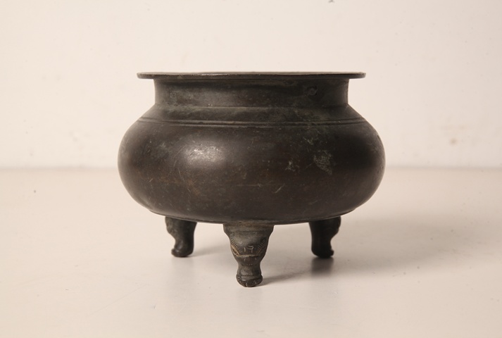 古玩銅器三足鬲式爐真品鑒賞圖