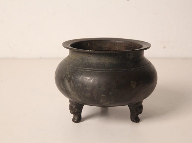 古玩銅器三足鬲式爐真品鑒賞圖