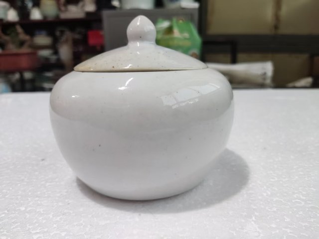 古玩陶瓷晚清白釉蓋罐真品鑒賞圖