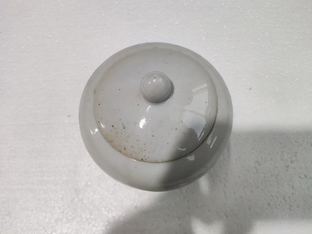 古玩陶瓷晚清白釉蓋罐真品鑒賞圖