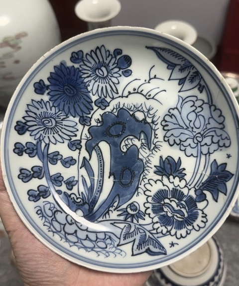 古玩陶瓷花卉紋青花盤(pán)真品鑒賞圖