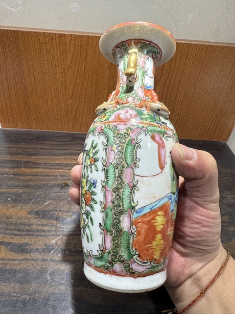 古玩陶瓷廣彩人物雙耳瓶真品鑒賞圖